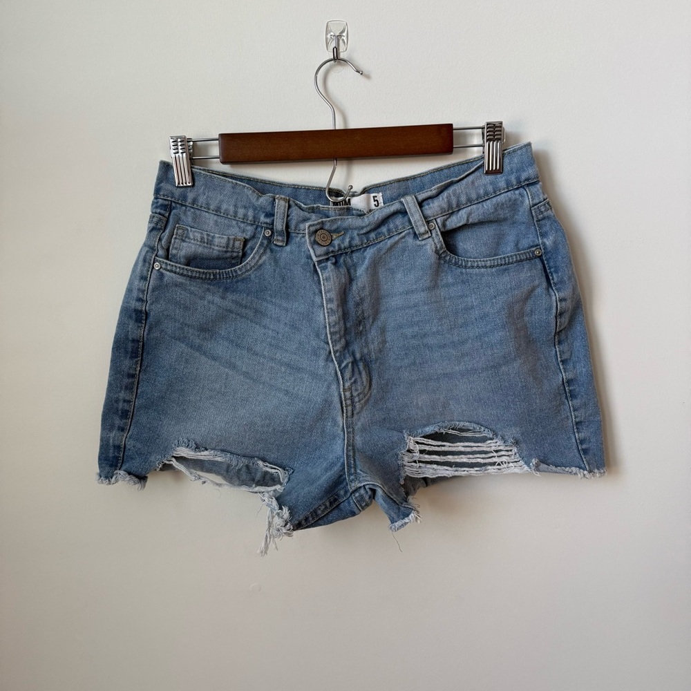 Refuge Mom Jean Short Light Wash Size‎ 5
